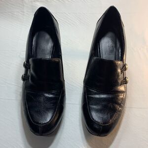 Life Stride OLIVE TOO Soft System Black 8 Wide Silver Button 2 1/2 Inch Heels